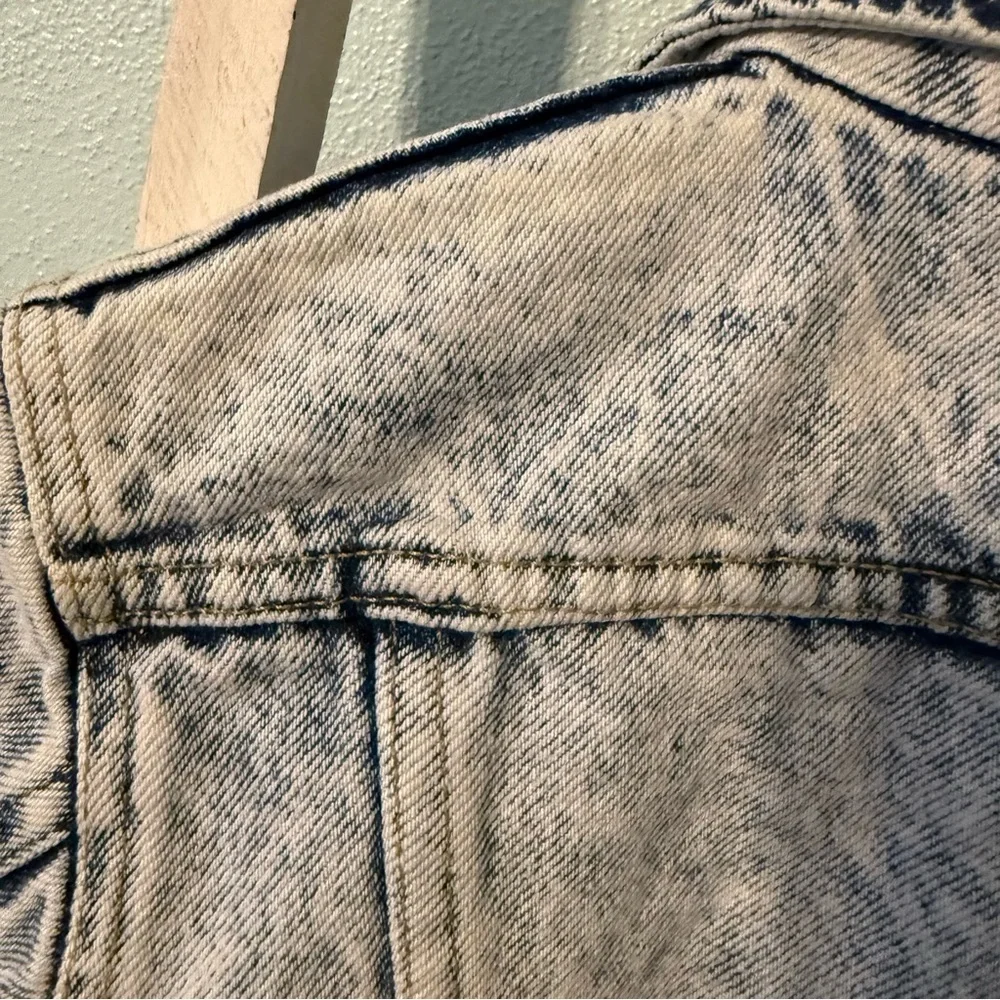 Vintage Lee Kids Light Acid-Wash Denim Jacket - Blue/White Size 6